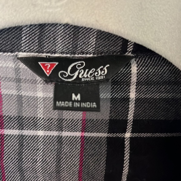 Guess Plaid button - Picture 2 of 4